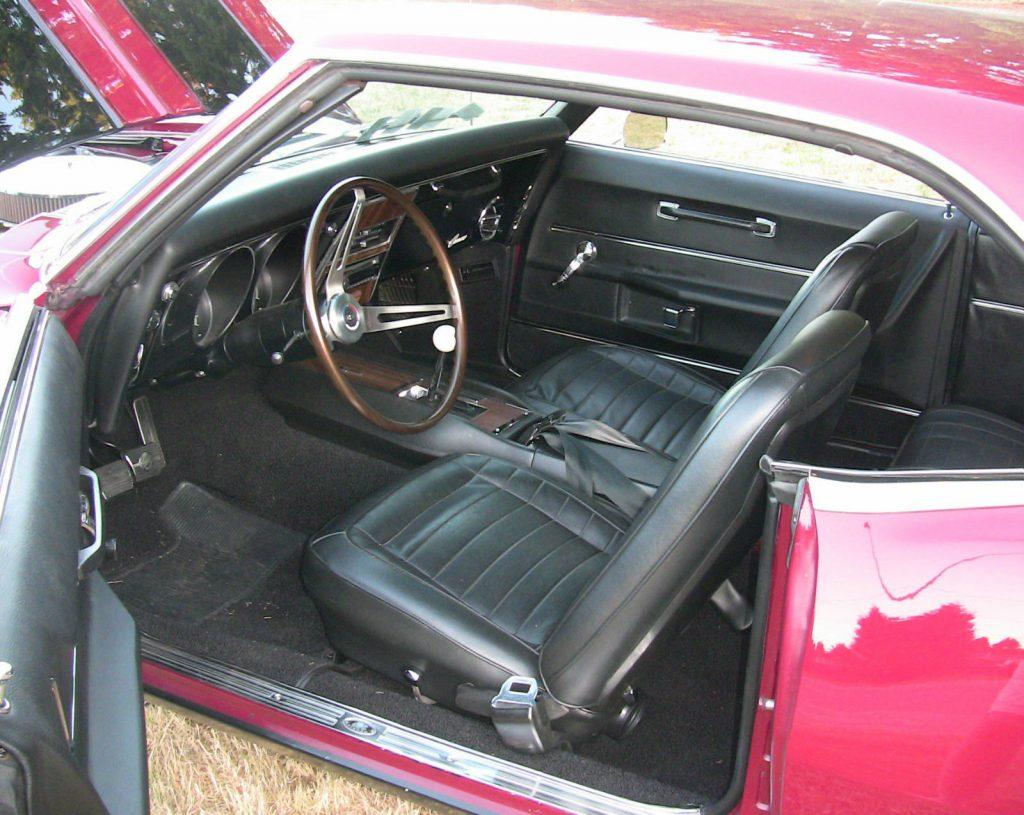 1968 Chevrolet Camaro Z28 R/S Deluxe interior