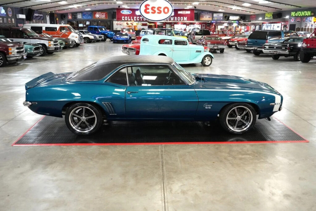 1969 Chevrolet Camaro SS Style